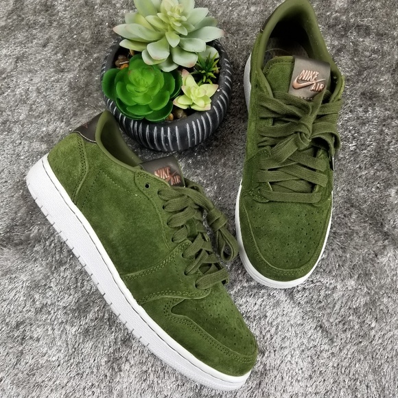 Nike Shoes - Nike Air Jordan 1 Retro Low Sneakers
